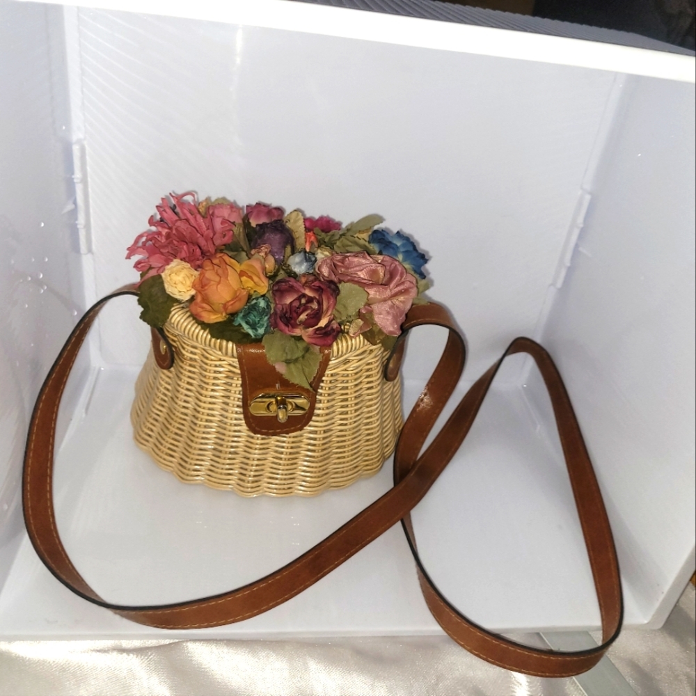 THE HIDDEN HEART VINTAGE FLOWER & WICKER PURSE, #BRIDGERTON, GORGEOUS & RARE EUC